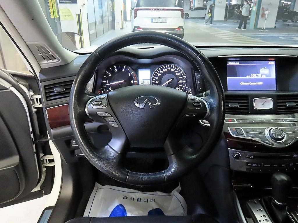 인피니티 Q Q70 3.0D 이미지 8