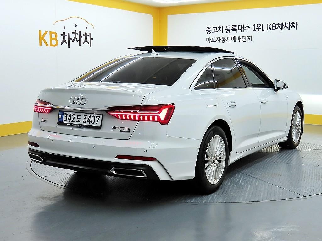 아우디 A6 A6 (C8) 45 TFSI 콰트로 프리미엄 이미지 4
