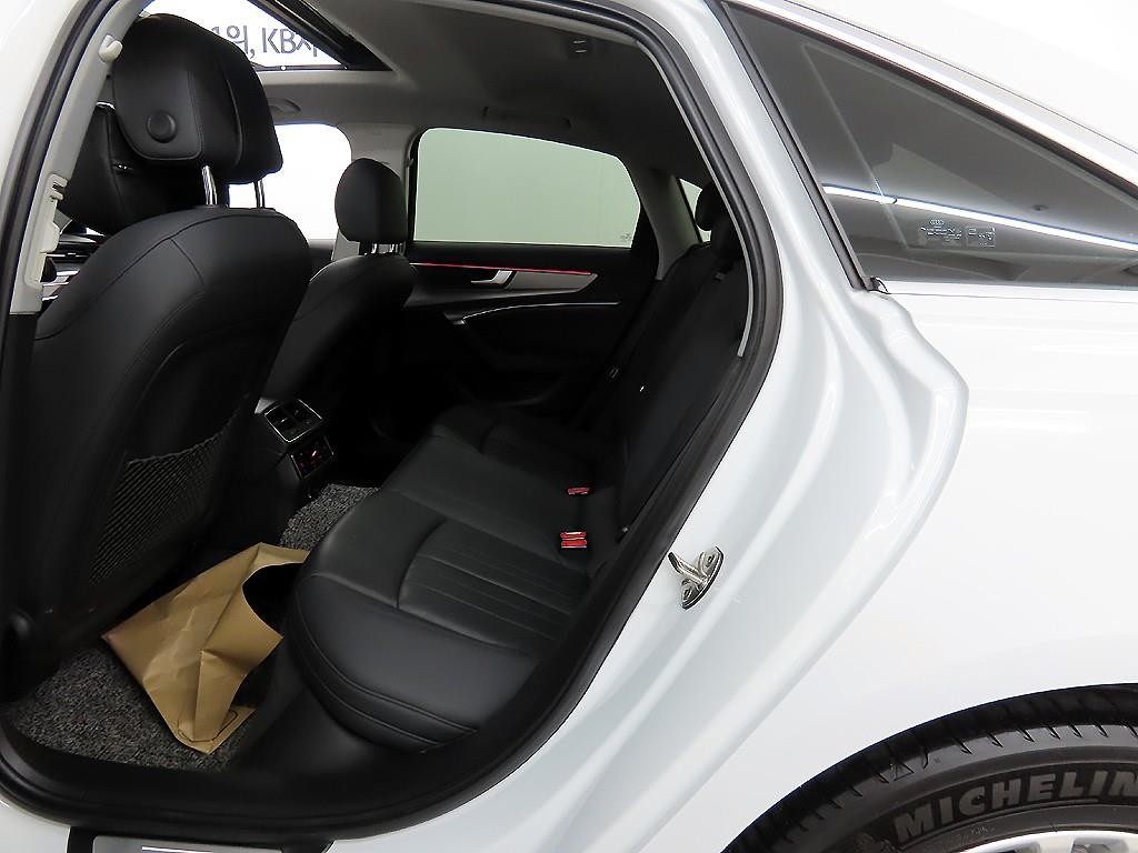 아우디 A6 A6 (C8) 45 TFSI 콰트로 프리미엄 이미지 6