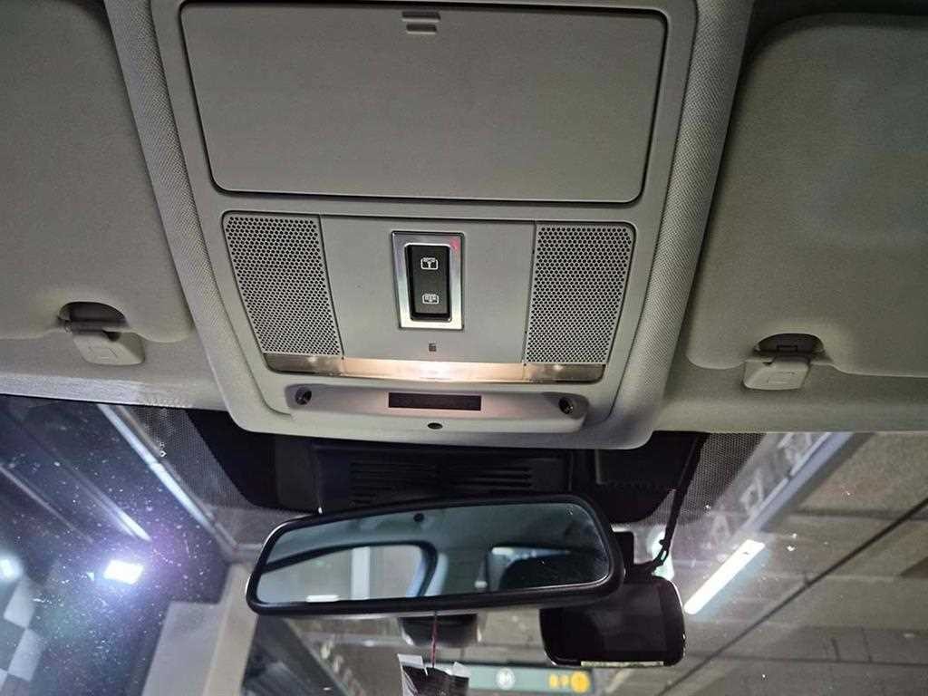 랜드로버 디스커버리 스포츠 2.0 TD4 HSE 럭셔리 이미지 17