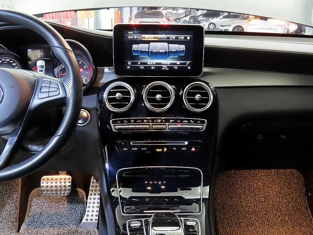 벤츠 GLC 클래스 GLC클래스 X253 GLC 300 4MATIC AMG LINE 이미지 11
