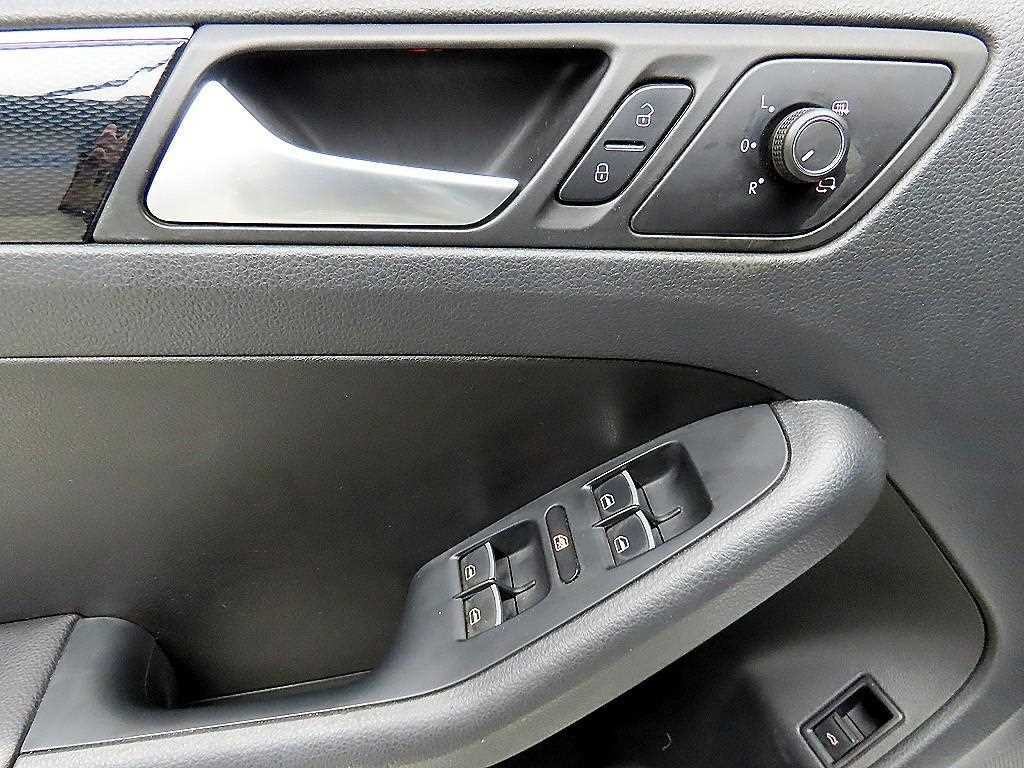 폭스바겐 제타 뉴 제타 2.0 TDI 블루모션 프리미엄 이미지 11