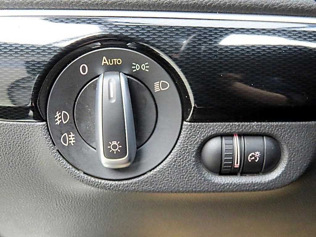 폭스바겐 제타 뉴 제타 2.0 TDI 블루모션 프리미엄 이미지 12