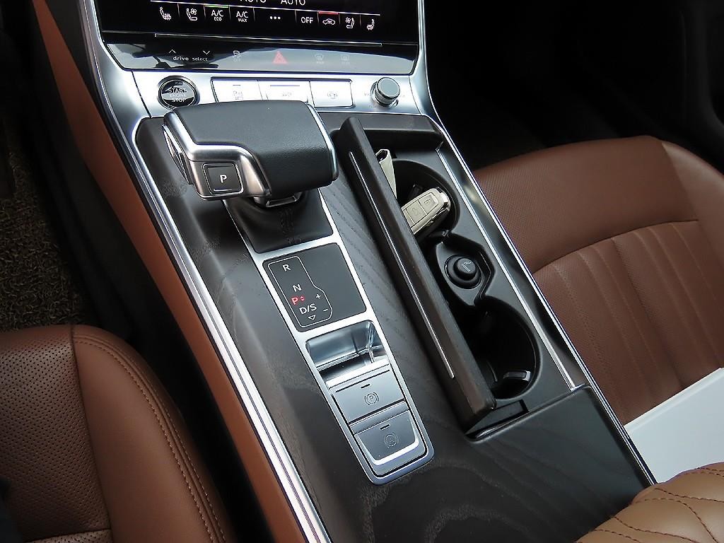 아우디 A6 A6 (C8) 45 TFSI 콰트로 프리미엄 이미지 11