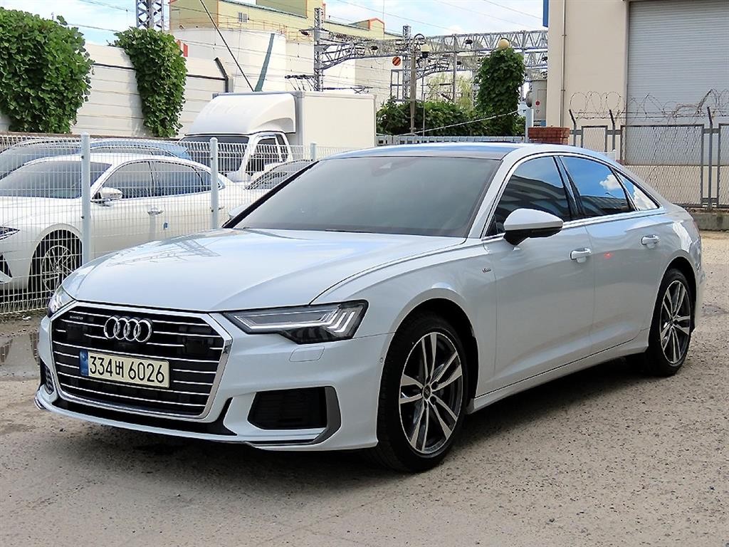 아우디 A6 A6 (C8) 45 TFSI 콰트로 프리미엄 이미지 2