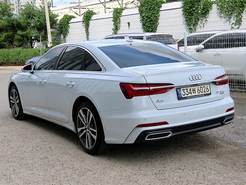 아우디 A6 A6 (C8) 45 TFSI 콰트로 프리미엄 이미지 3