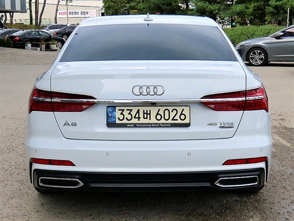 아우디 A6 A6 (C8) 45 TFSI 콰트로 프리미엄 이미지 4