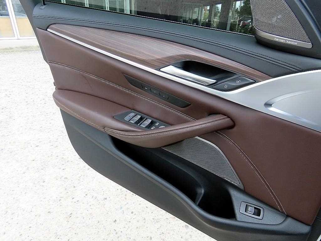BMW 5시리즈 5시리즈 (G30) 520i M 스포츠 이미지 12