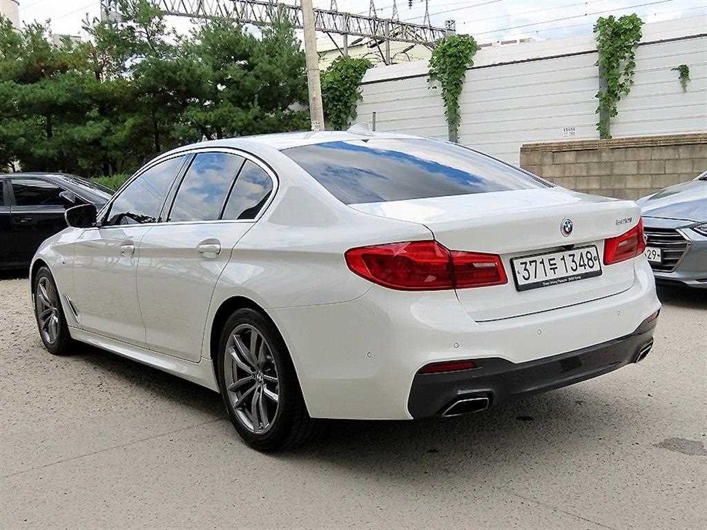 BMW 5시리즈 5시리즈 (G30) 520i M 스포츠 이미지 3