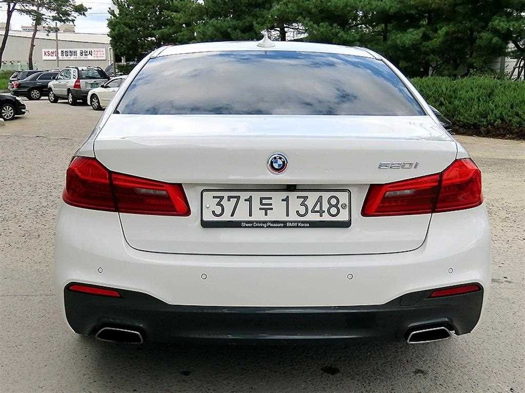 BMW 5시리즈 5시리즈 (G30) 520i M 스포츠 이미지 4