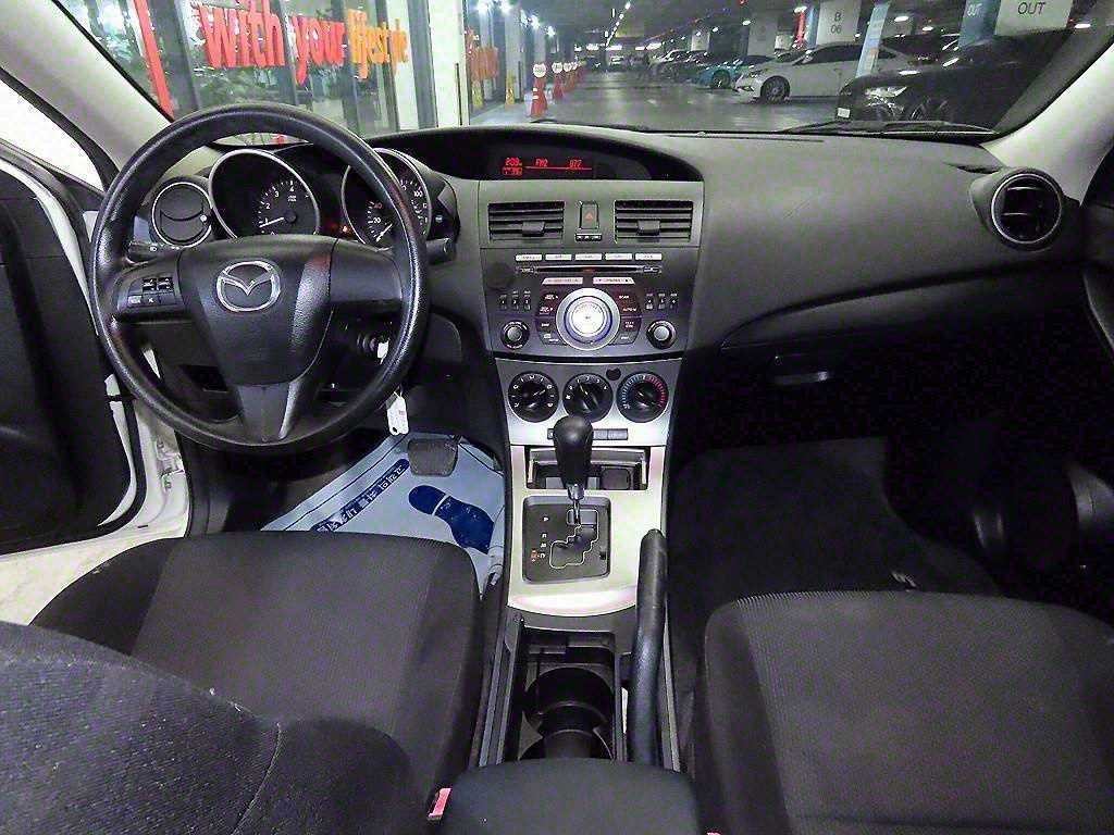 마쯔다 MAZDA 3 2.0 세단 이미지 10