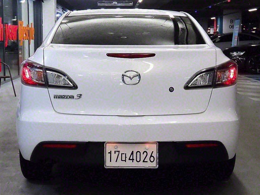 마쯔다 MAZDA 3 2.0 세단 이미지 5
