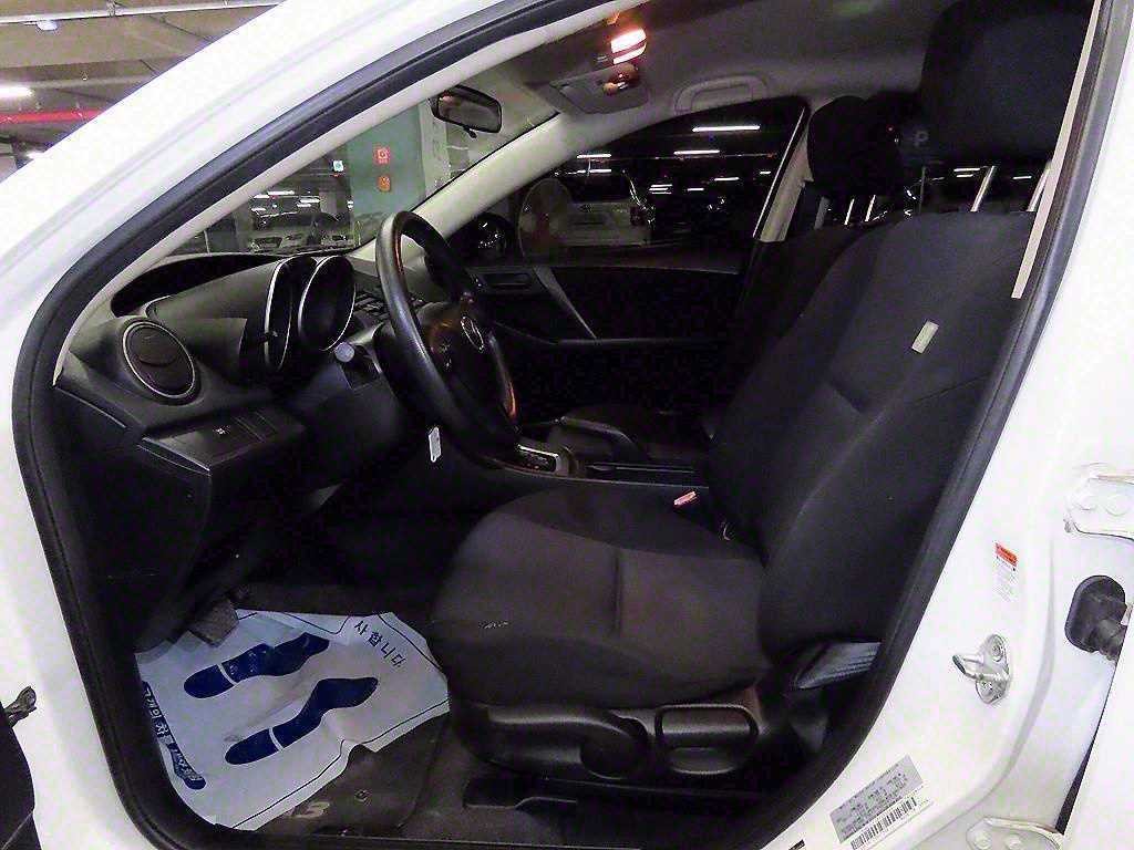 마쯔다 MAZDA 3 2.0 세단 이미지 6