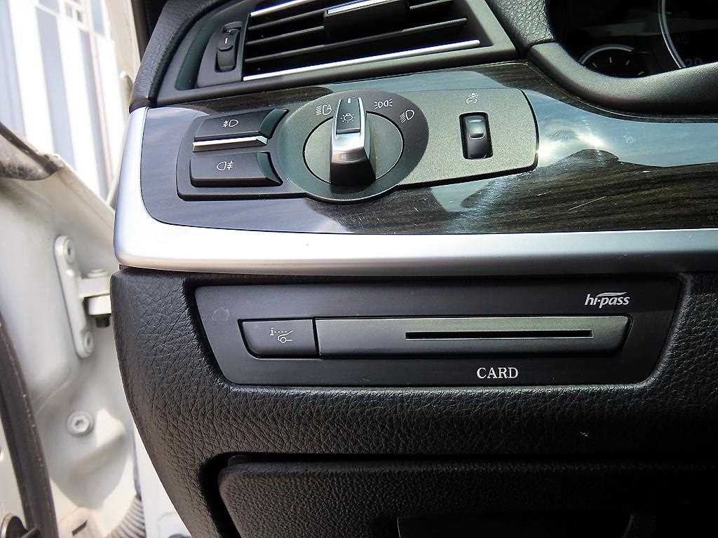 BMW 5시리즈 5시리즈 (F10) 520d xDrive 럭셔리 이미지 13