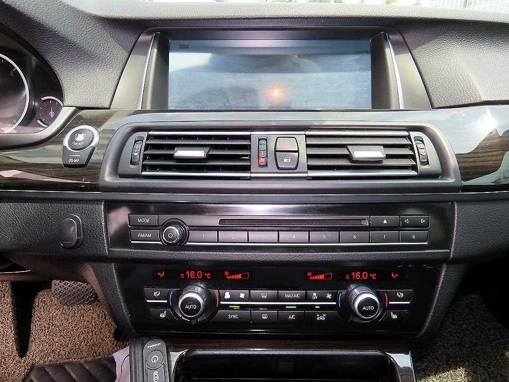 BMW 5시리즈 5시리즈 (F10) 520d xDrive 럭셔리 이미지 15