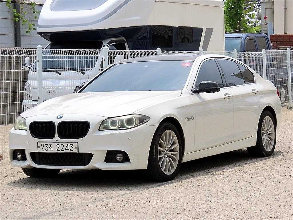 BMW 5시리즈 5시리즈 (F10) 520d xDrive 럭셔리 이미지 2