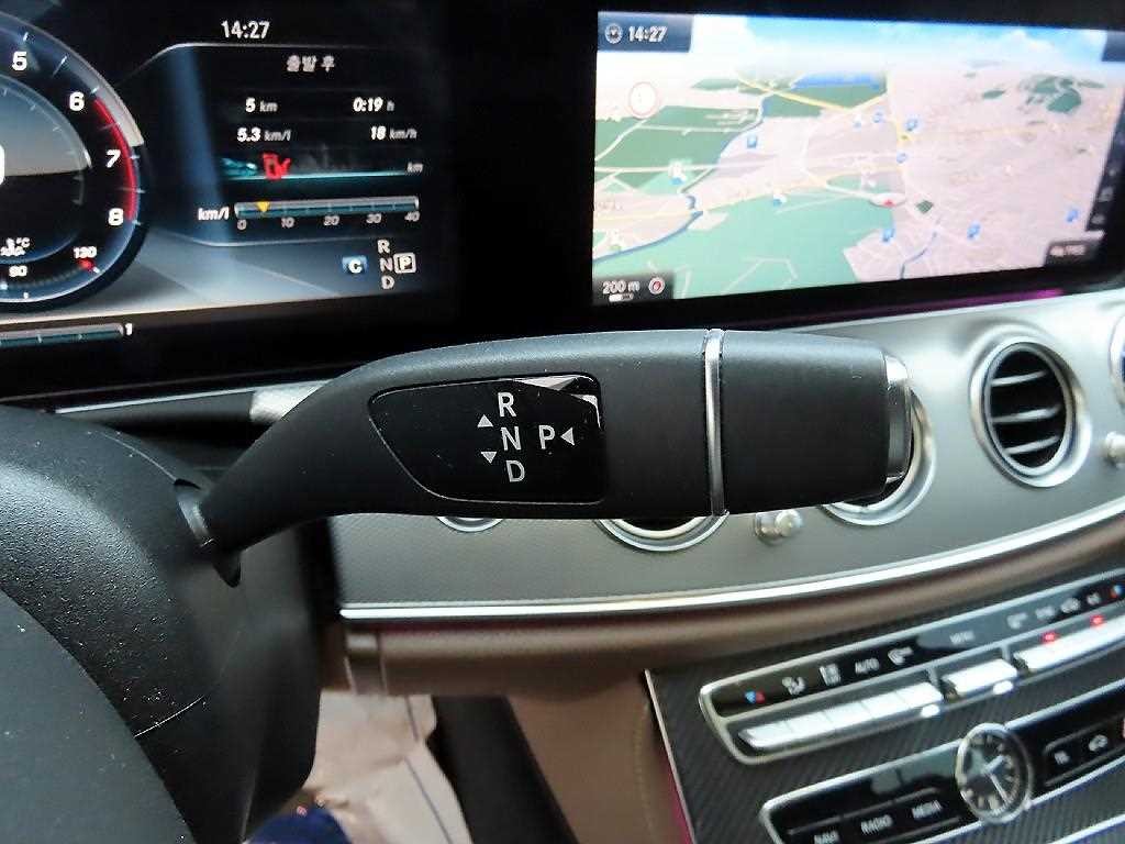 벤츠 E 클래스 E-클래스 W213 E300 아방가르드 이미지 10