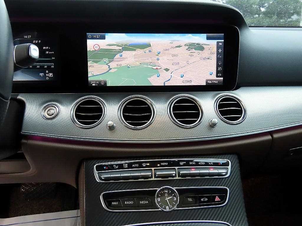 벤츠 E 클래스 E-클래스 W213 E300 아방가르드 이미지 14