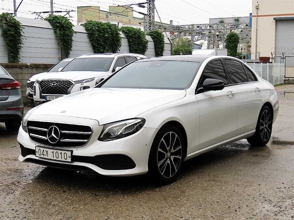 벤츠 E 클래스 E-클래스 W213 E300 아방가르드 이미지 2