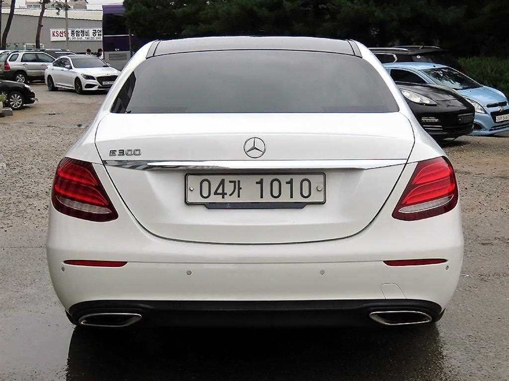 벤츠 E 클래스 E-클래스 W213 E300 아방가르드 이미지 4