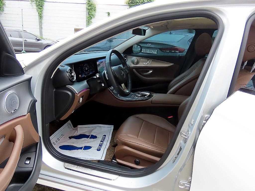 벤츠 E 클래스 E-클래스 W213 E300 아방가르드 이미지 5