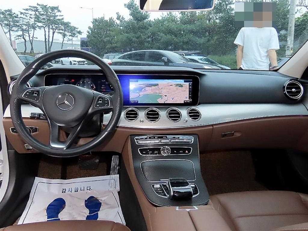 벤츠 E 클래스 E-클래스 W213 E300 아방가르드 이미지 7