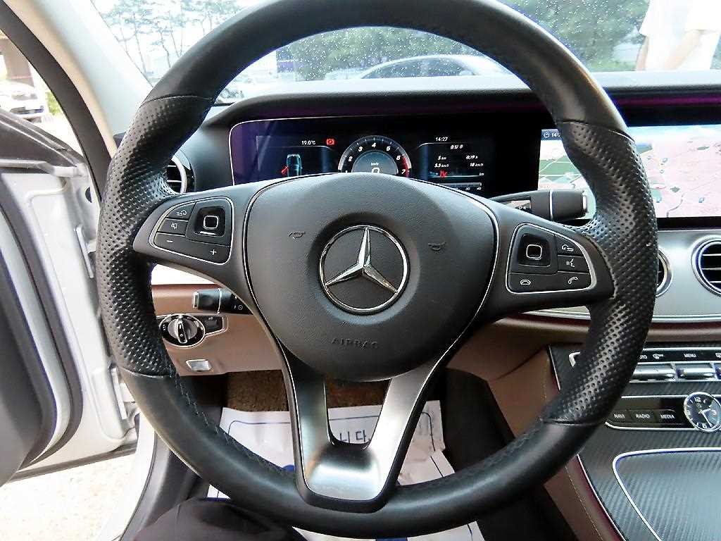 벤츠 E 클래스 E-클래스 W213 E300 아방가르드 이미지 8