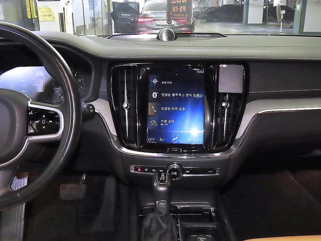 볼보 V60 V60 크로스 컨트리 2세대 2.0 T5 프로 AWD 이미지 11