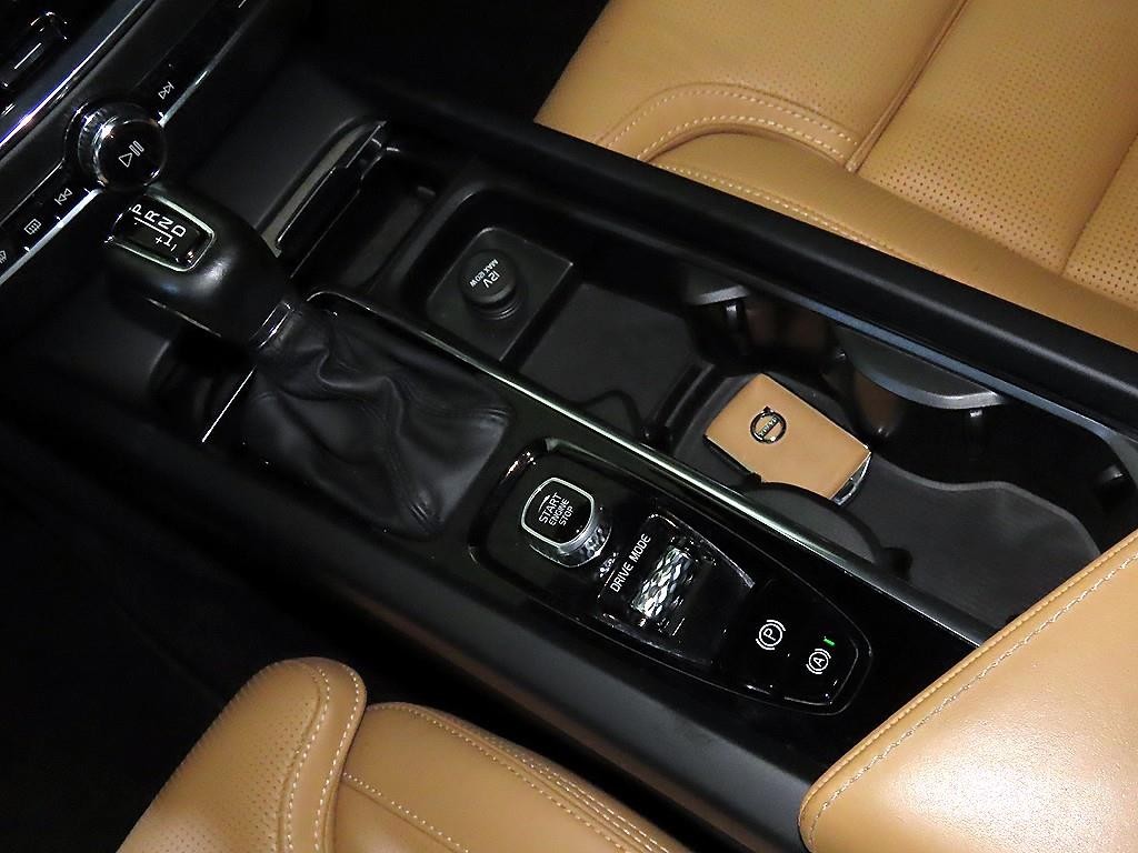 볼보 V60 V60 크로스 컨트리 2세대 2.0 T5 프로 AWD 이미지 12