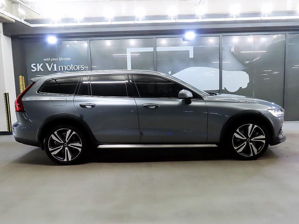 볼보 V60 V60 크로스 컨트리 2세대 2.0 T5 프로 AWD 이미지 3