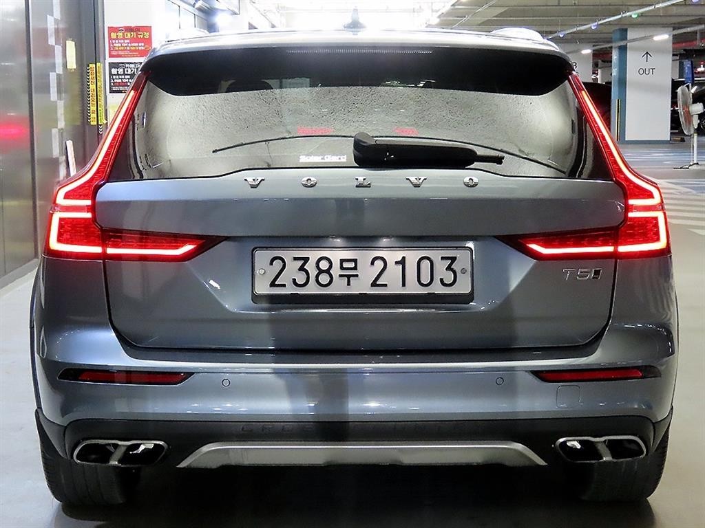 볼보 V60 V60 크로스 컨트리 2세대 2.0 T5 프로 AWD 이미지 5