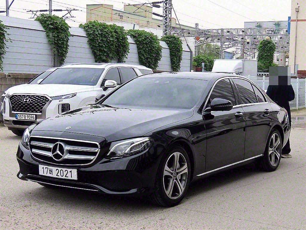 벤츠 E 클래스 E-클래스 W213 E300 아방가르드 이미지 2