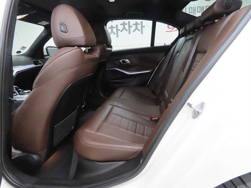 BMW 3시리즈 3시리즈 (G20) 330e M 스포츠 이미지 10