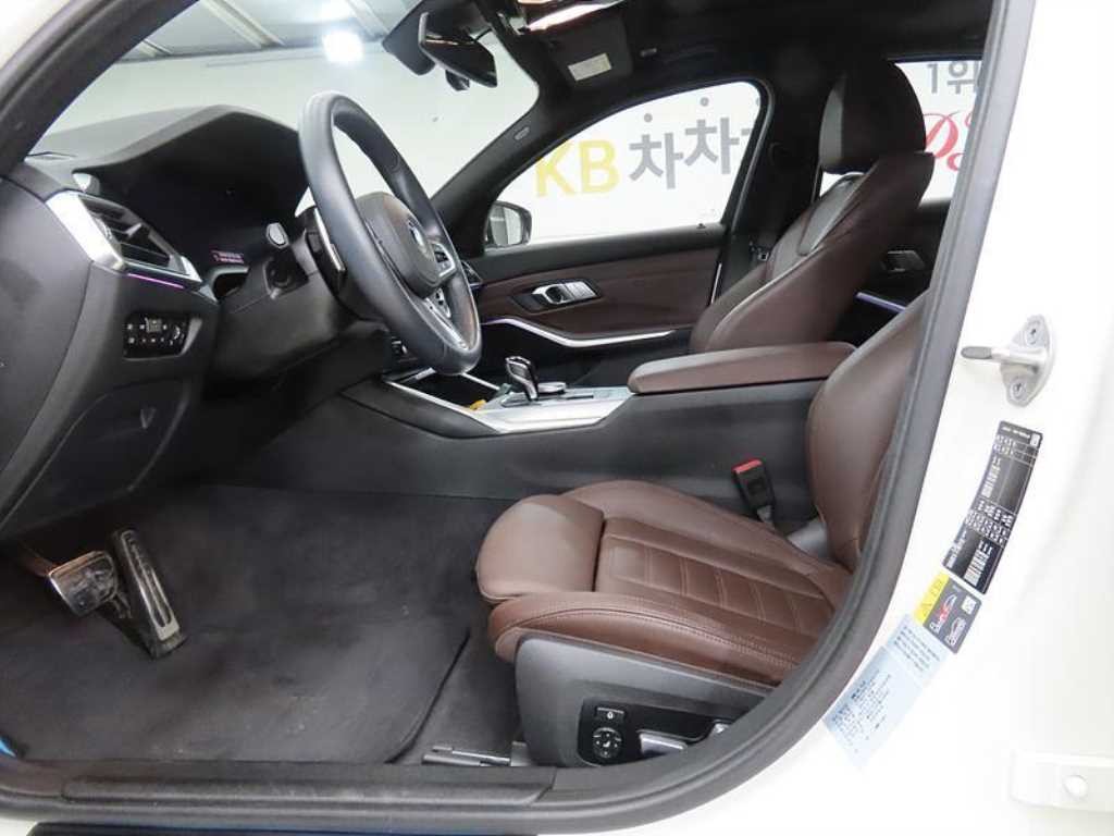 BMW 3시리즈 3시리즈 (G20) 330e M 스포츠 이미지 9