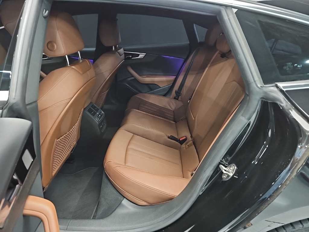 아우디 A5 A5 (F5) 40 TFSI 콰트로 프리미엄 스포트백 이미지 12