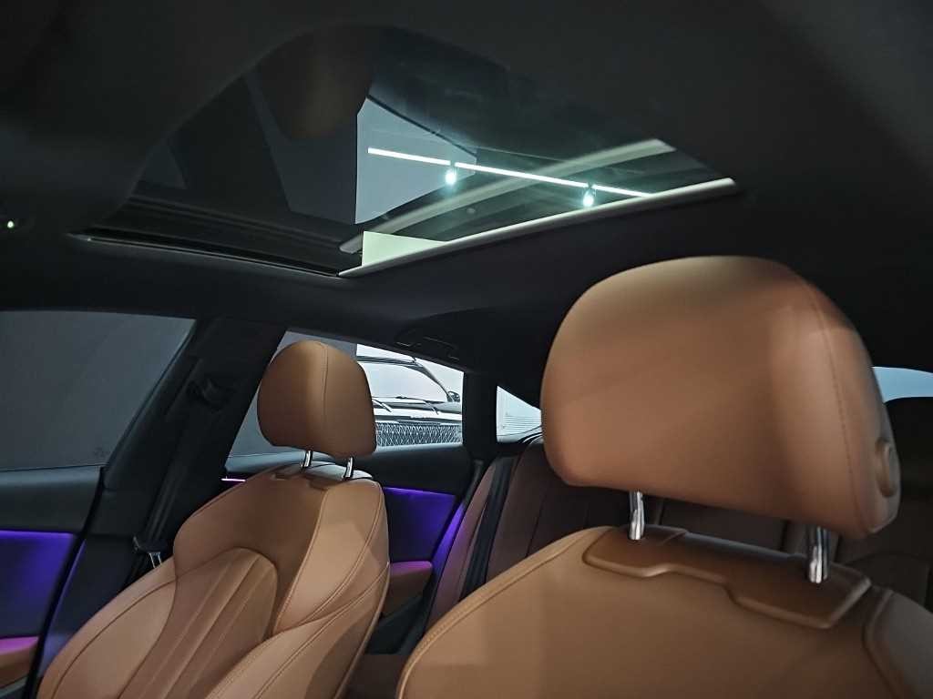 아우디 A5 A5 (F5) 40 TFSI 콰트로 프리미엄 스포트백 이미지 5