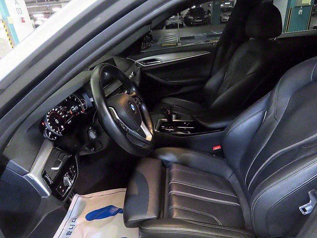 BMW 5시리즈 5시리즈 (G30) 520d M 스포츠 스페셜 에디션 이미지 6