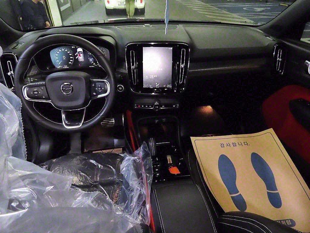 볼보 XC40 B4 AWD R-디자인 이미지 10