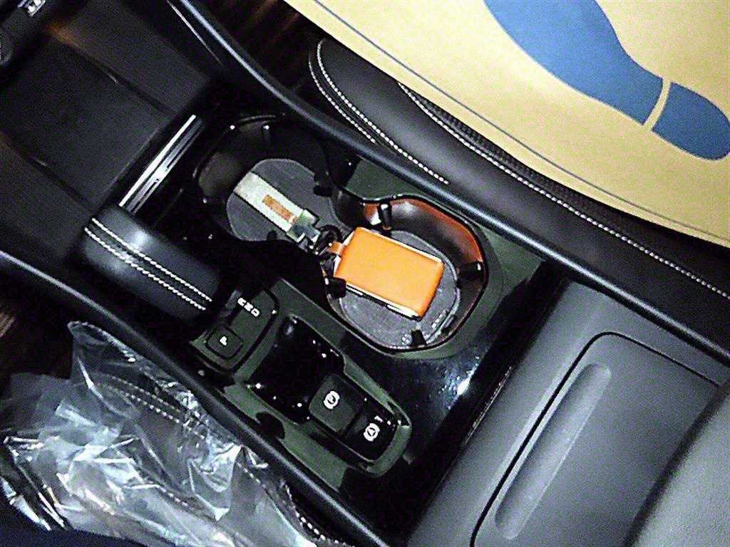 볼보 XC40 B4 AWD R-디자인 이미지 12