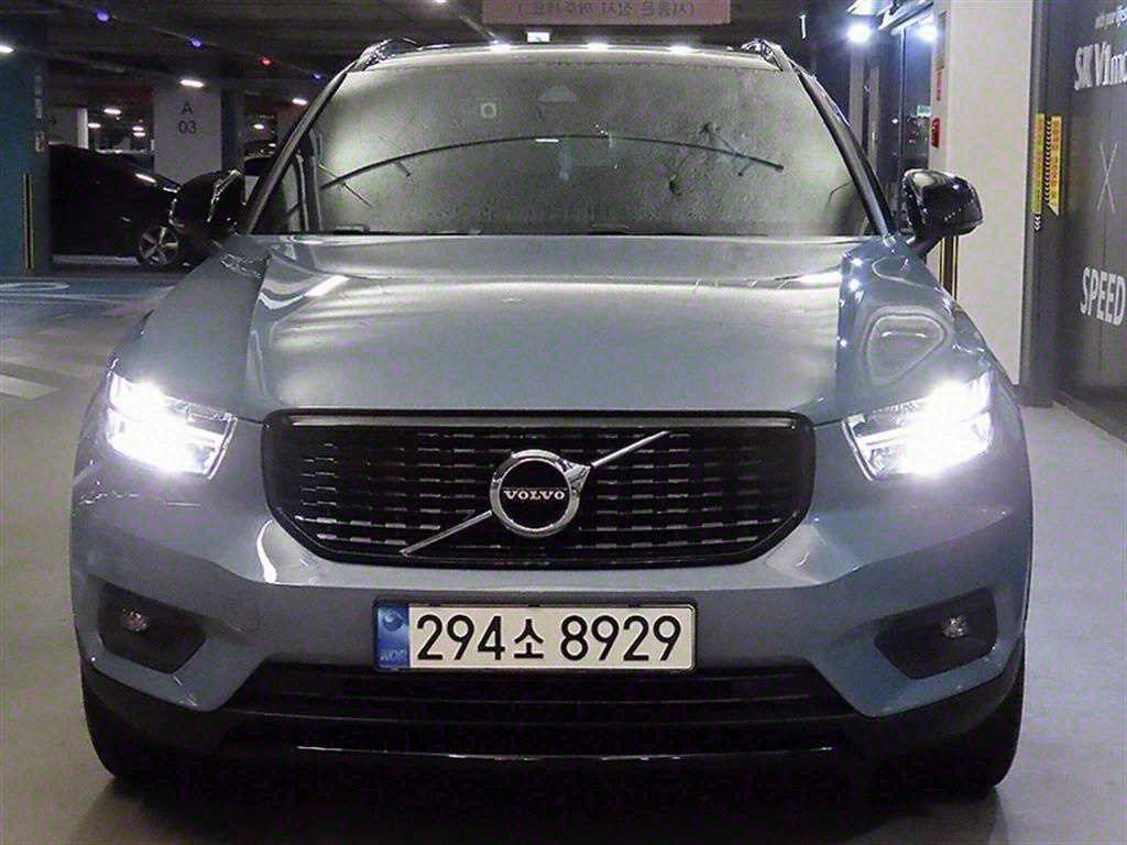 볼보 XC40 B4 AWD R-디자인 이미지 2