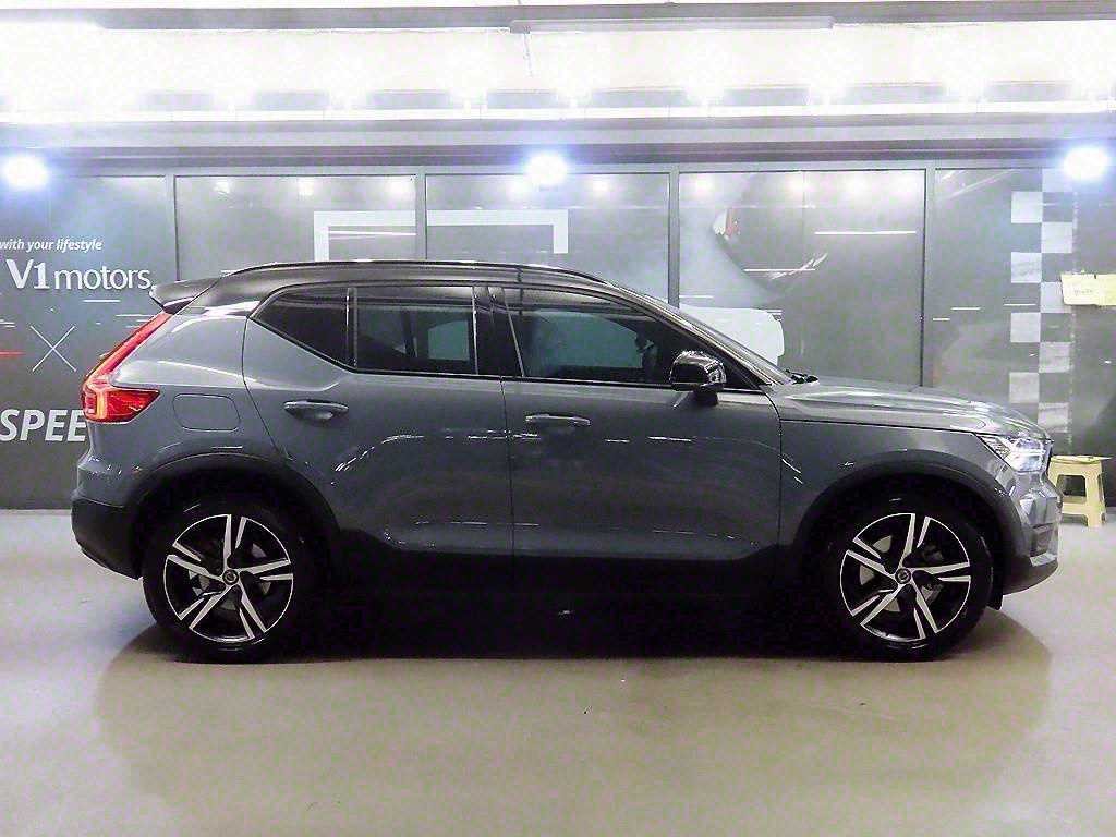 볼보 XC40 B4 AWD R-디자인 이미지 3