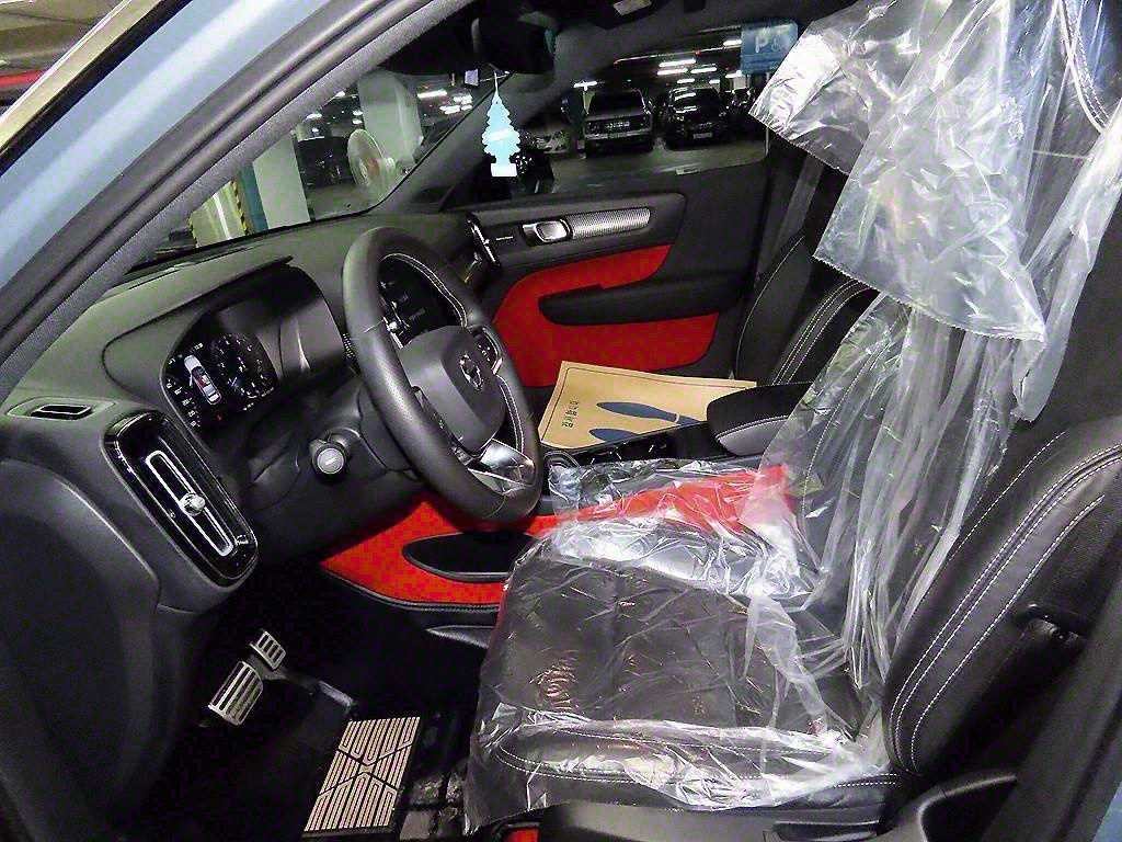 볼보 XC40 B4 AWD R-디자인 이미지 6