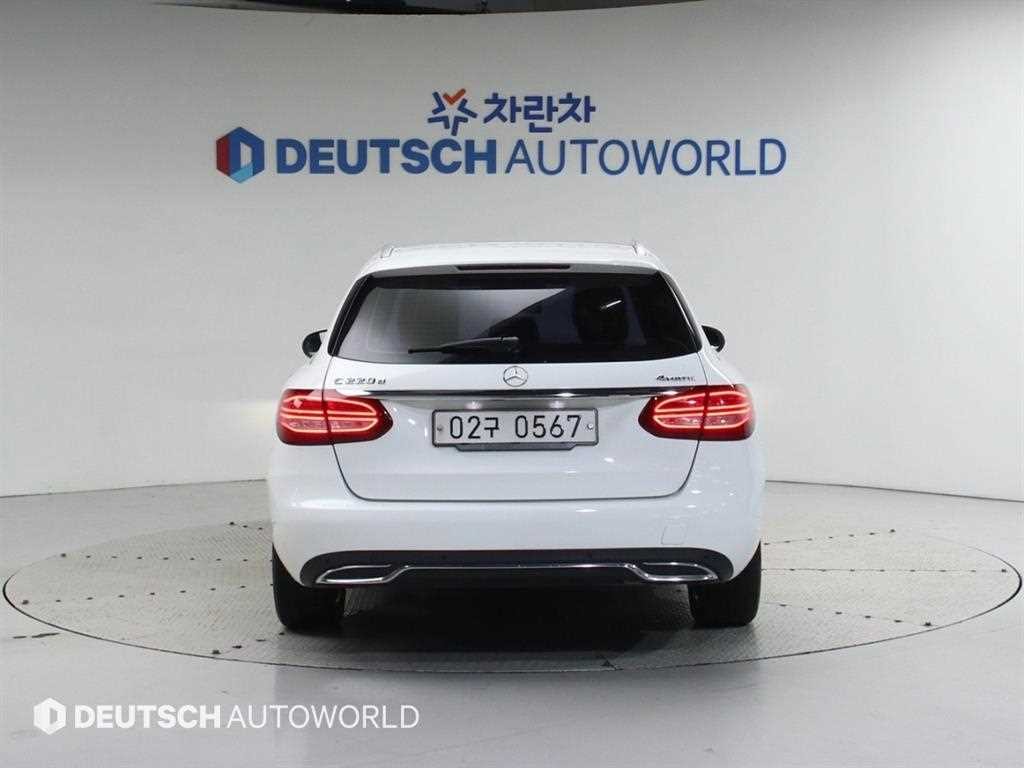 벤츠 C 클래스 C클래스 W205 C220 d 4MATIC 에스테이트 이미지 4