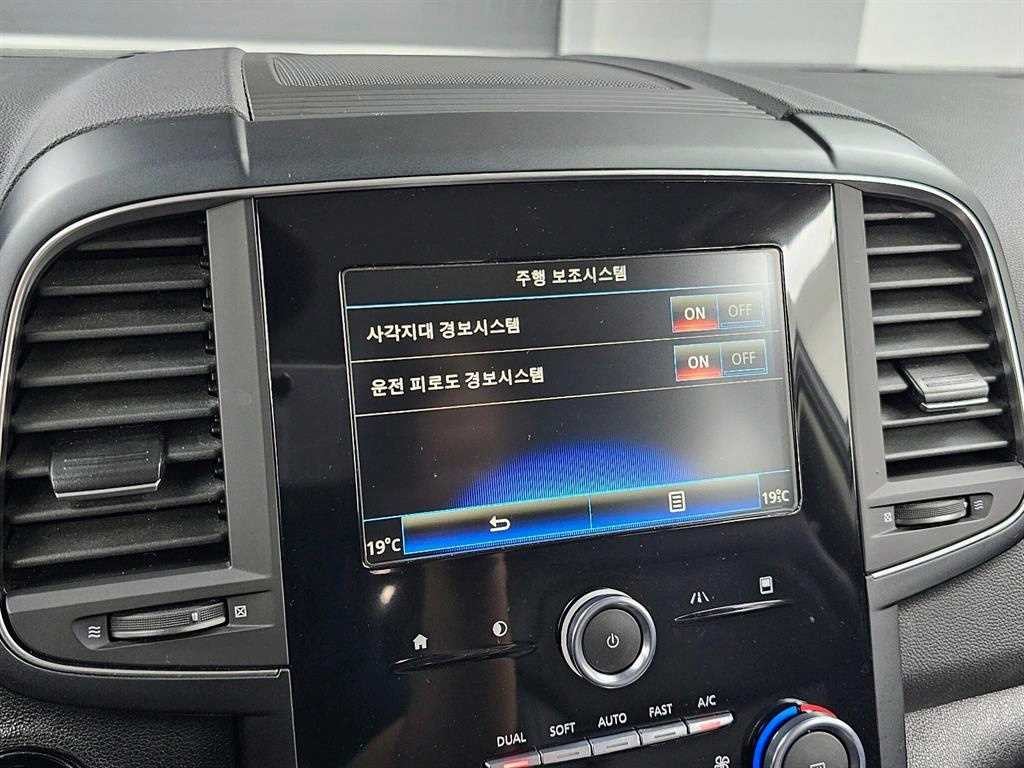 르노코리아(삼성) QM6 더뉴QM6 가솔린 2.0 GDe RE 2WD 이미지 17