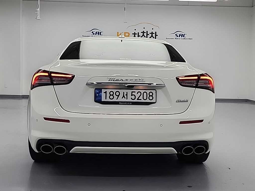 마세라티 기블리 2.0 GT 하이브리드 이미지 3