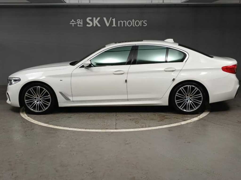 BMW 5시리즈 5시리즈 (G30) 530i M 스포츠 플러스 이미지 3