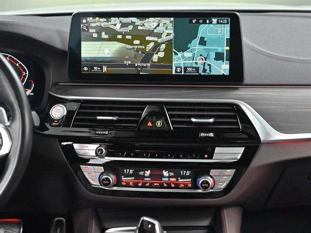 BMW 5시리즈 5시리즈 (G30) 530i xDrive M 스포츠 이미지 15