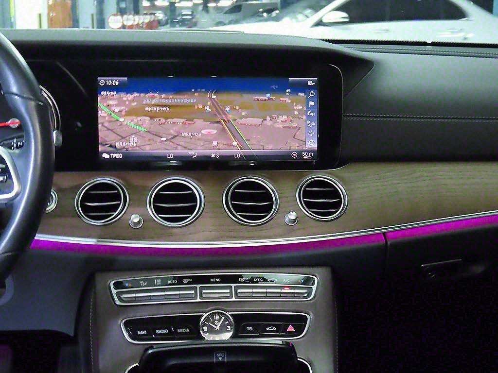 벤츠 E 클래스 E-클래스 W213 E220d 4MATIC 익스클루시브 이미지 11