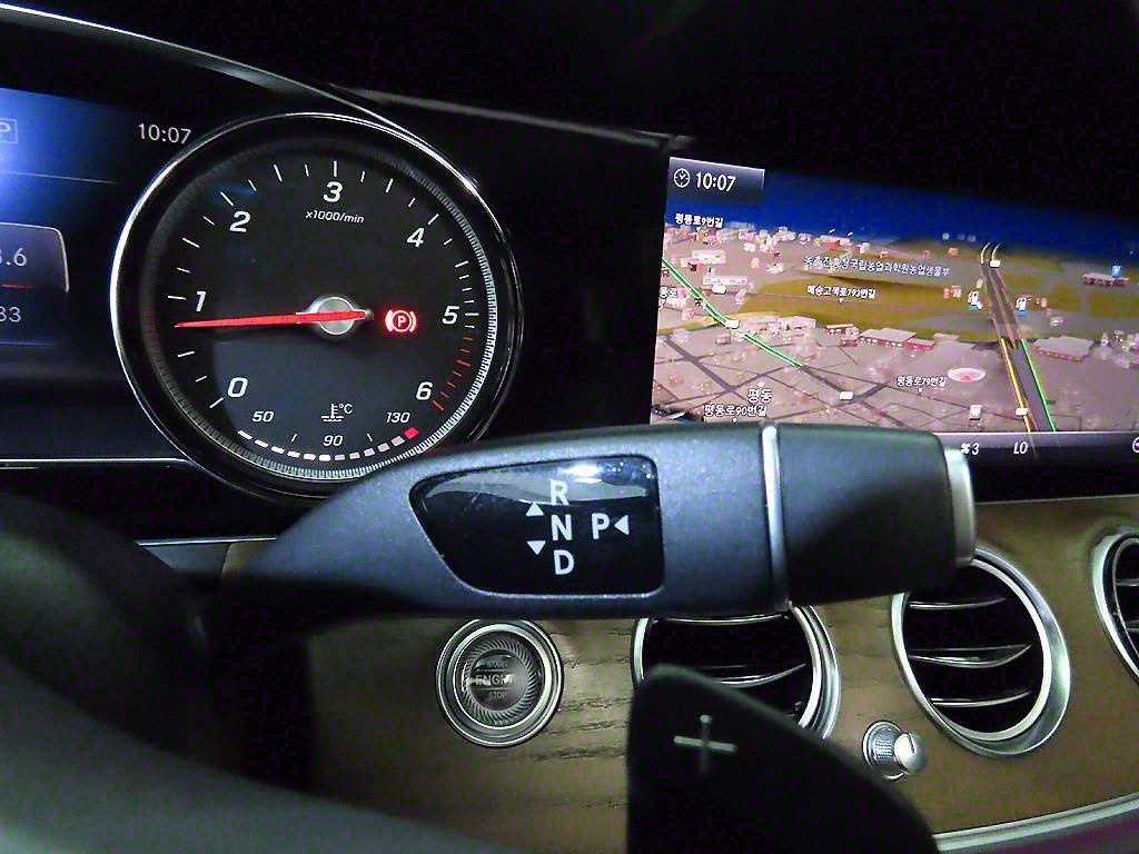 벤츠 E 클래스 E-클래스 W213 E220d 4MATIC 익스클루시브 이미지 12