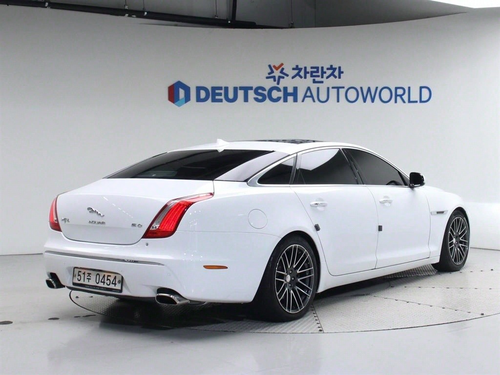 재규어 XJ XJ (X351) 3.0 SC 프리미엄 럭셔리 LWB 이미지 3
